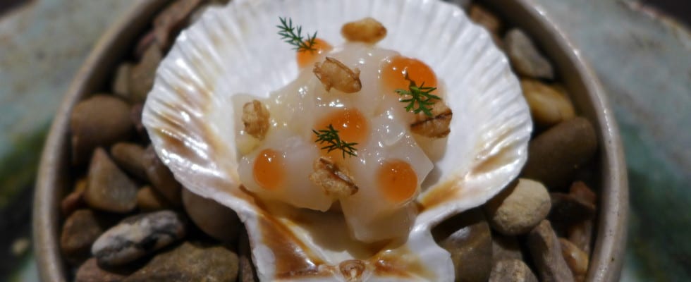 L'enclume - Scallops, strawberry vinegar, yarrow