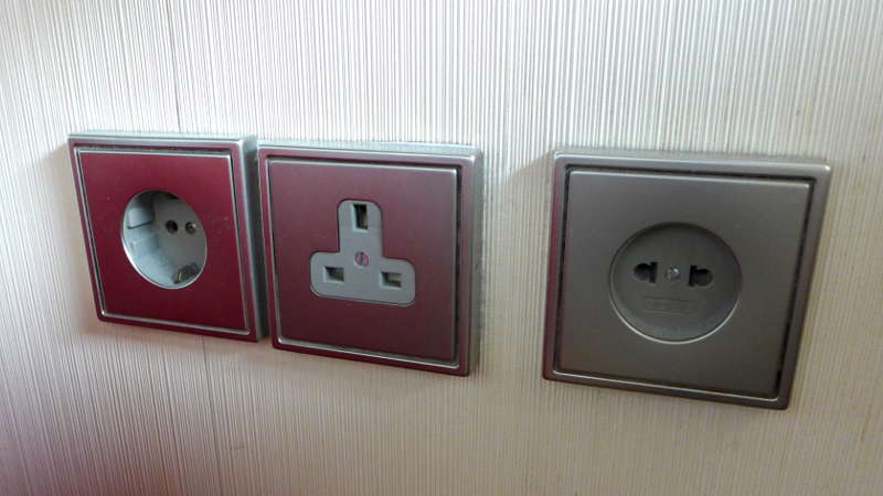 CitizenM Glasgow - international sockets