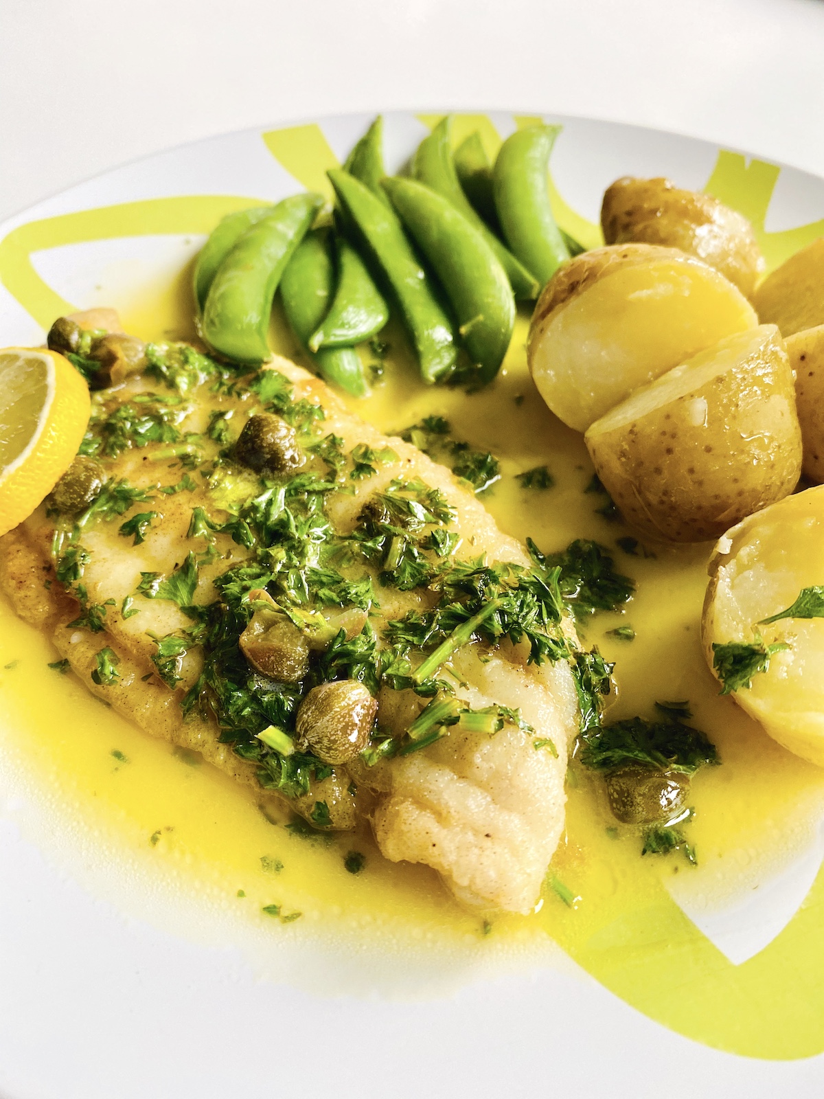 Recipe : Poisson meunière Fish with butter | Foodie Explorers