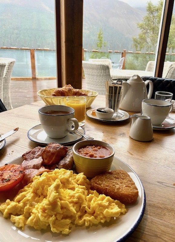 the whispering pine lodge breakfast plate