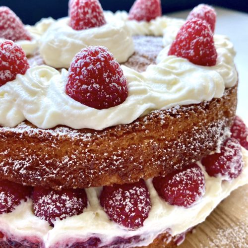 raspberry victoria sponge cake