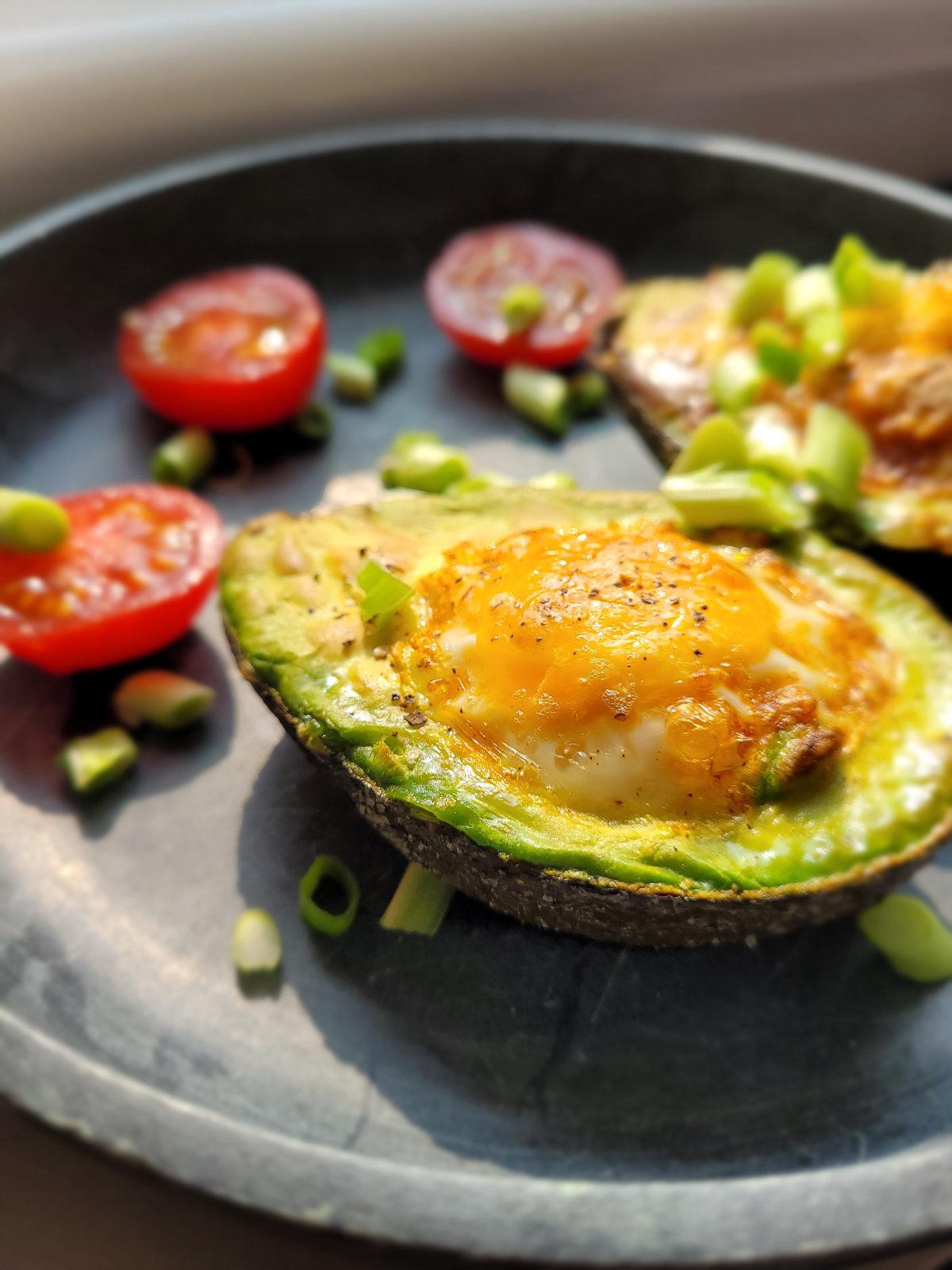 https://www.foodieexplorers.co.uk/wp-content/uploads/2023/05/side-view-baked-avocado-eggs.jpg