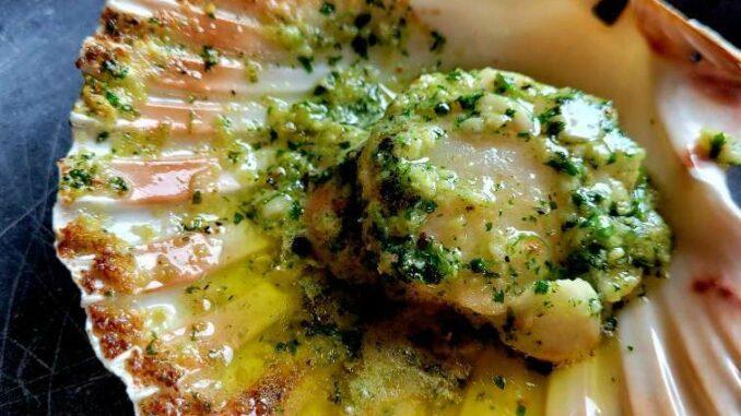 baked garlic and herb butter scallops