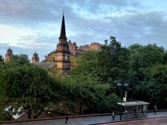 view to edinburgh castle from pompadour