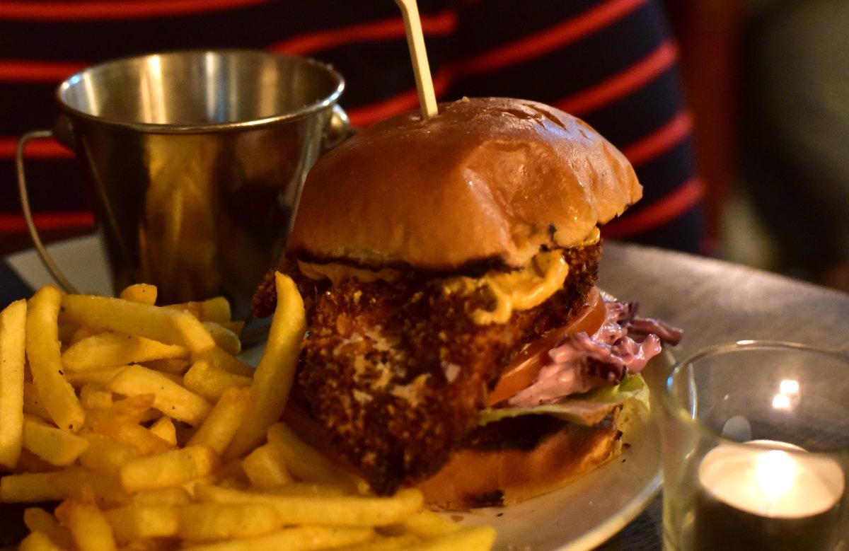 the crusoe lower largo food buttermilk chicken burger