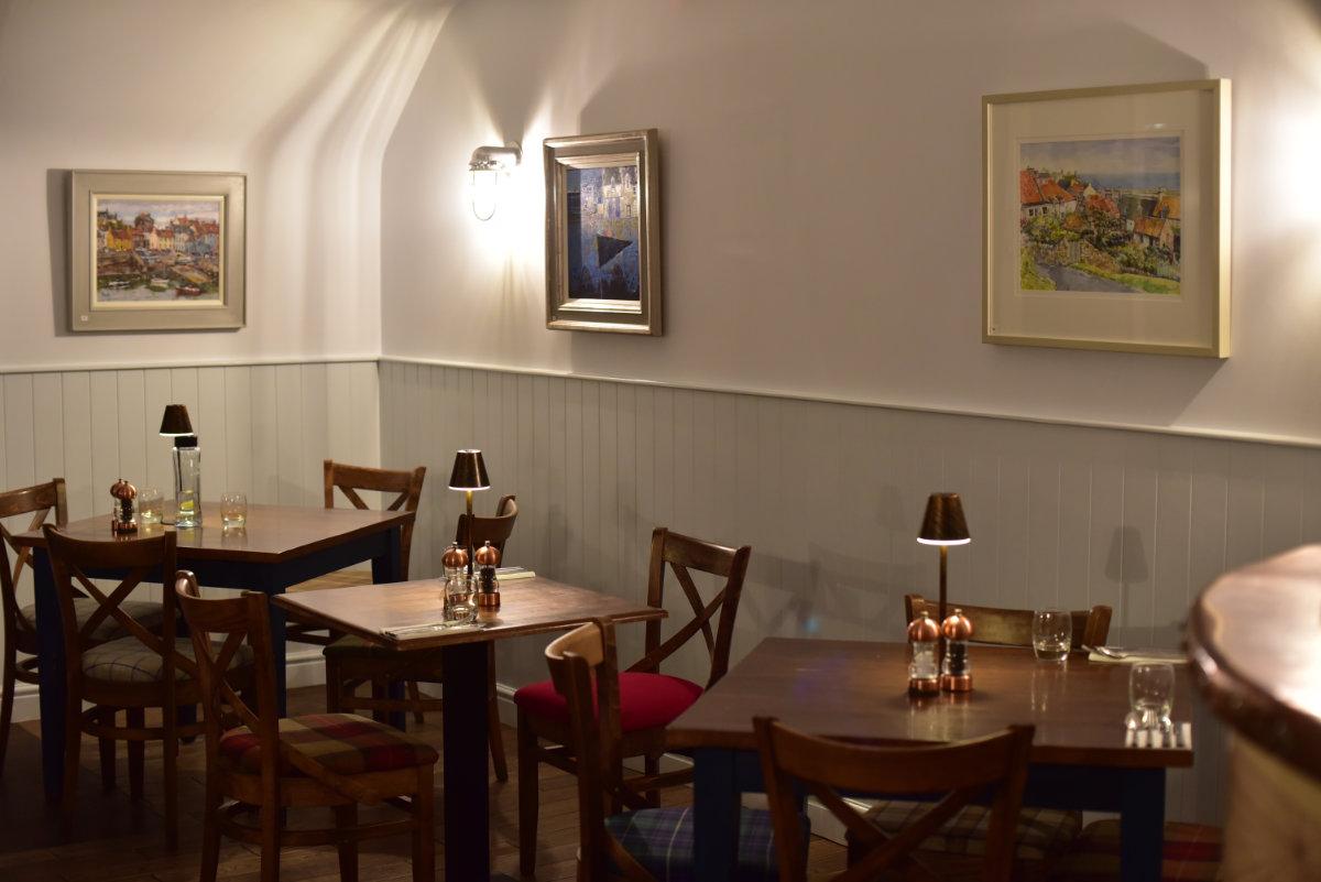 the ship inn elie restaurant tables