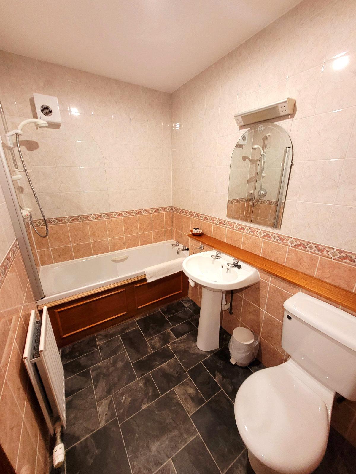 red house coupar angus bathroom