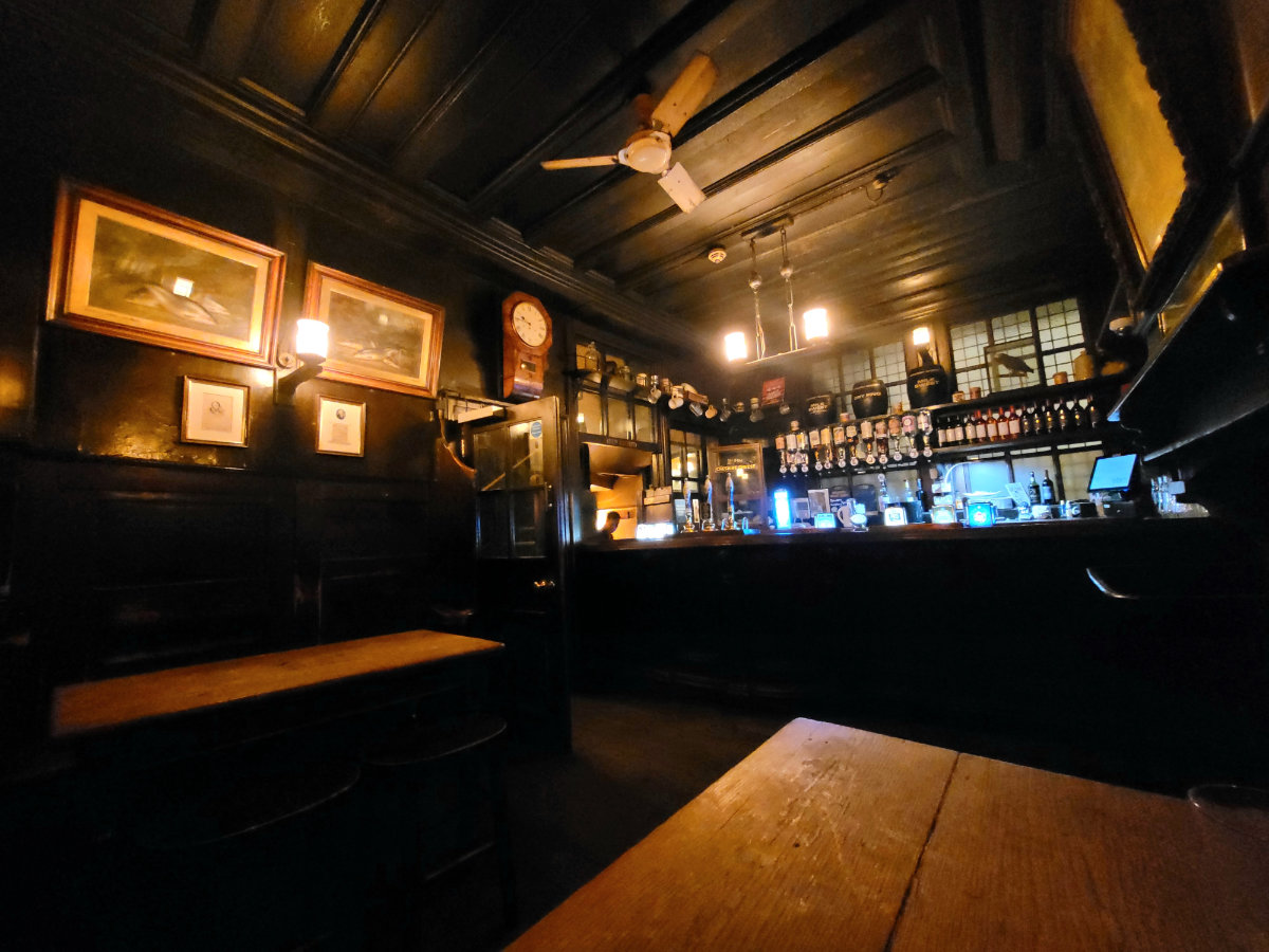 inside ye olde cheshire cheese