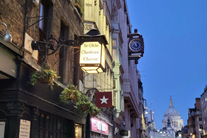 ye olde cheshire cheese outside