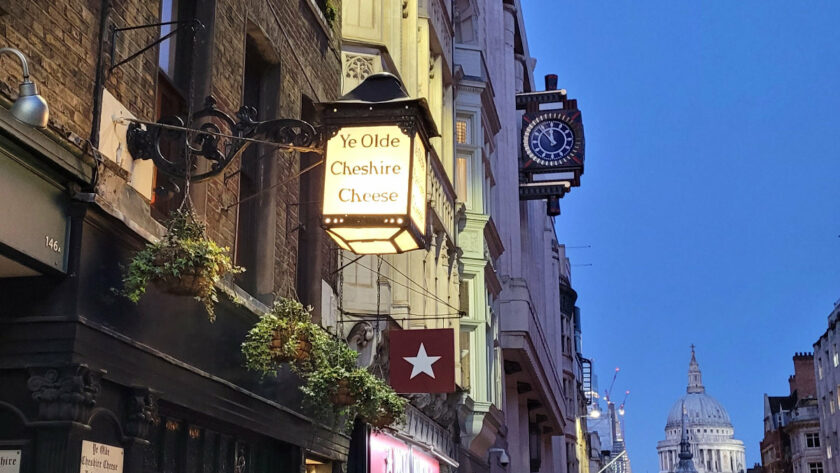 ye olde cheshire cheese outside