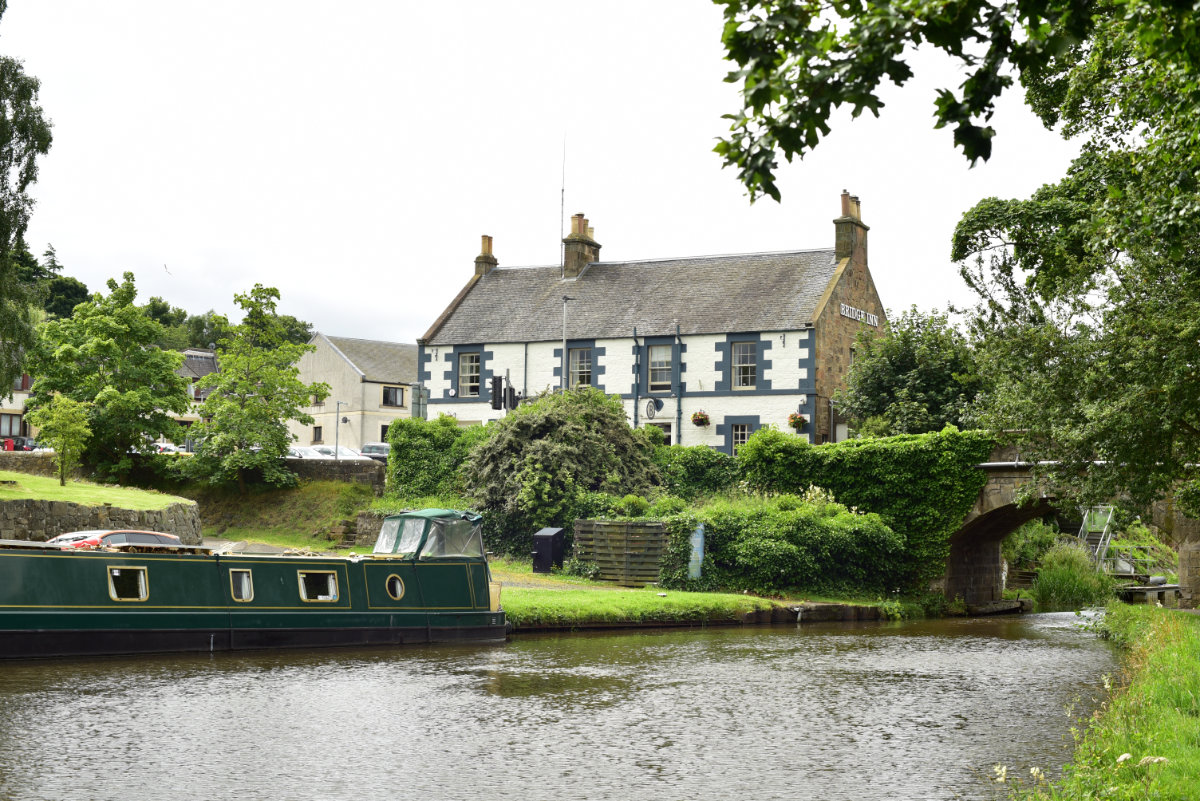 bridge inn ratho view from canal