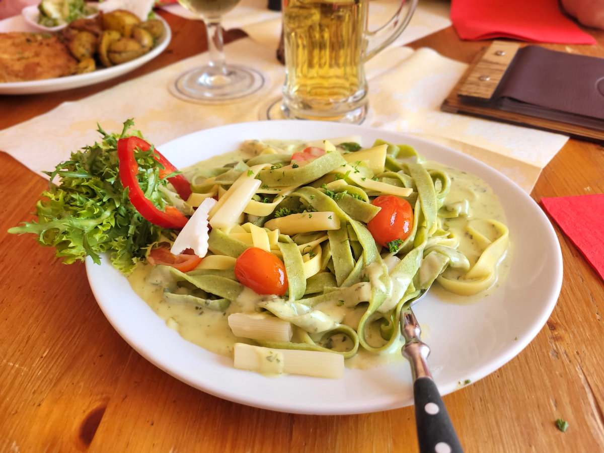 white asparagus pasta alterbierhof